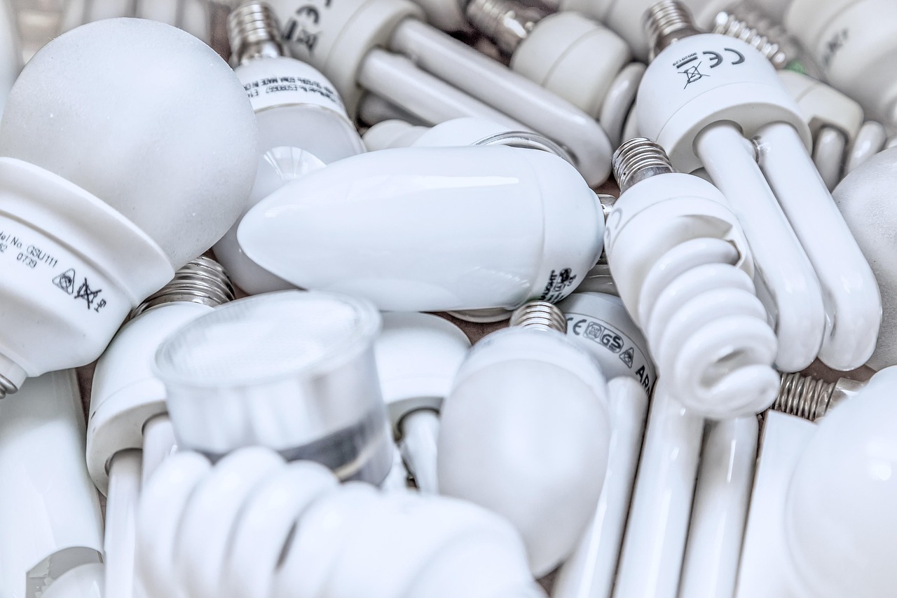 Tuinlampen aangedreven door zonne-energie verminderen ecologische voetafdruk.